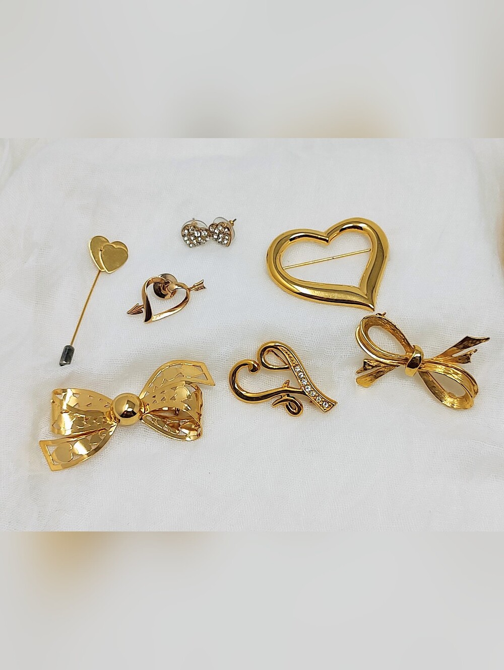 Gold Tone Heart & Bow Brooches And Earrings - Women's Accessories